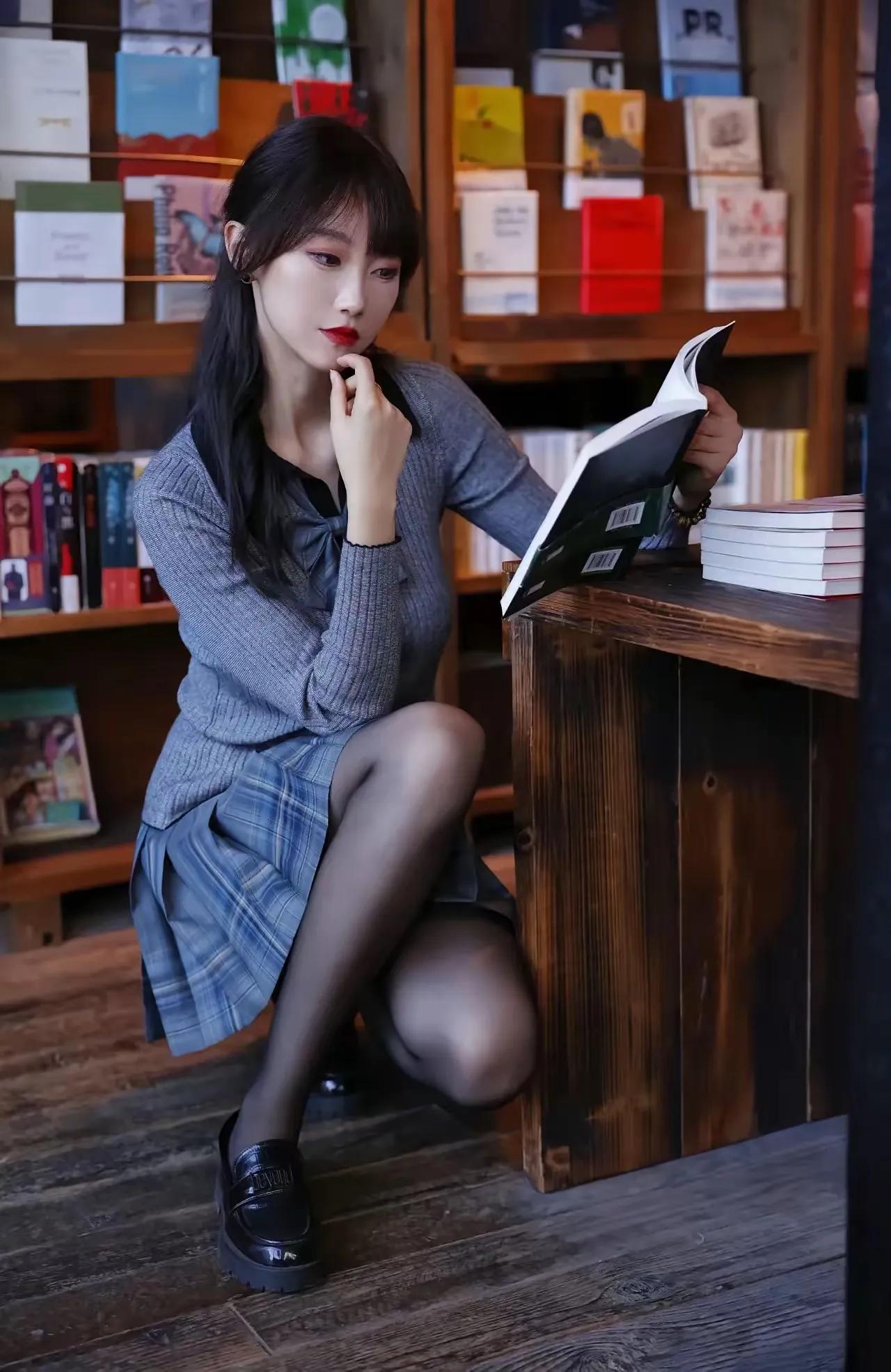 邻家女孩，气质优雅，美丽大方