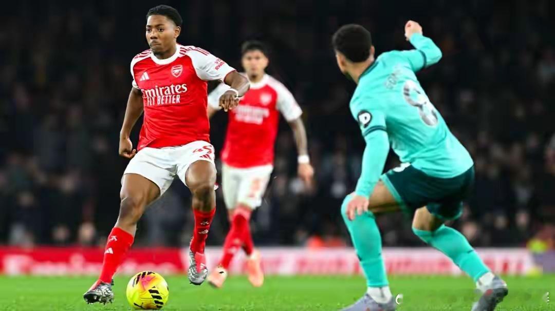 英超首尾大战上演绝杀好戏 阿森纳2-1险胜狼队！这场总身价13.1亿的主场对决，