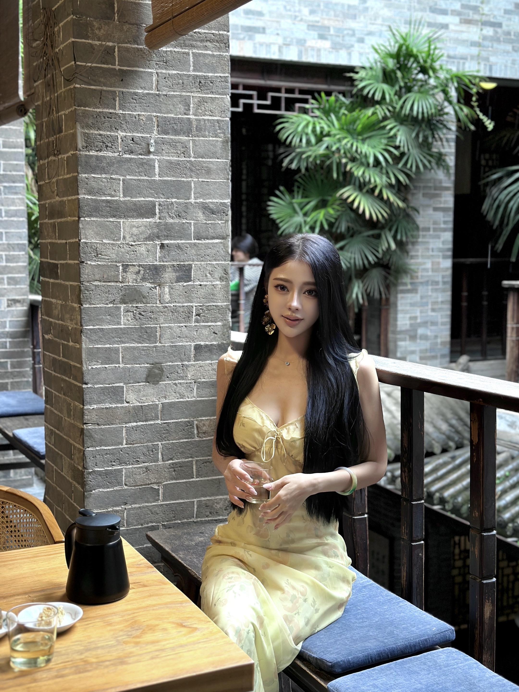 雨声淅沥 茶香袅袅 这一刻刚刚好