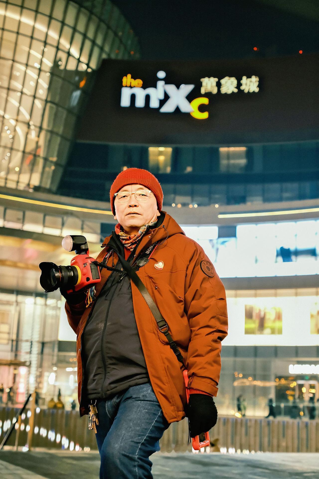 太原人像摄影约拍跟拍万象城新年人像原创原图直出照片2026新年开启