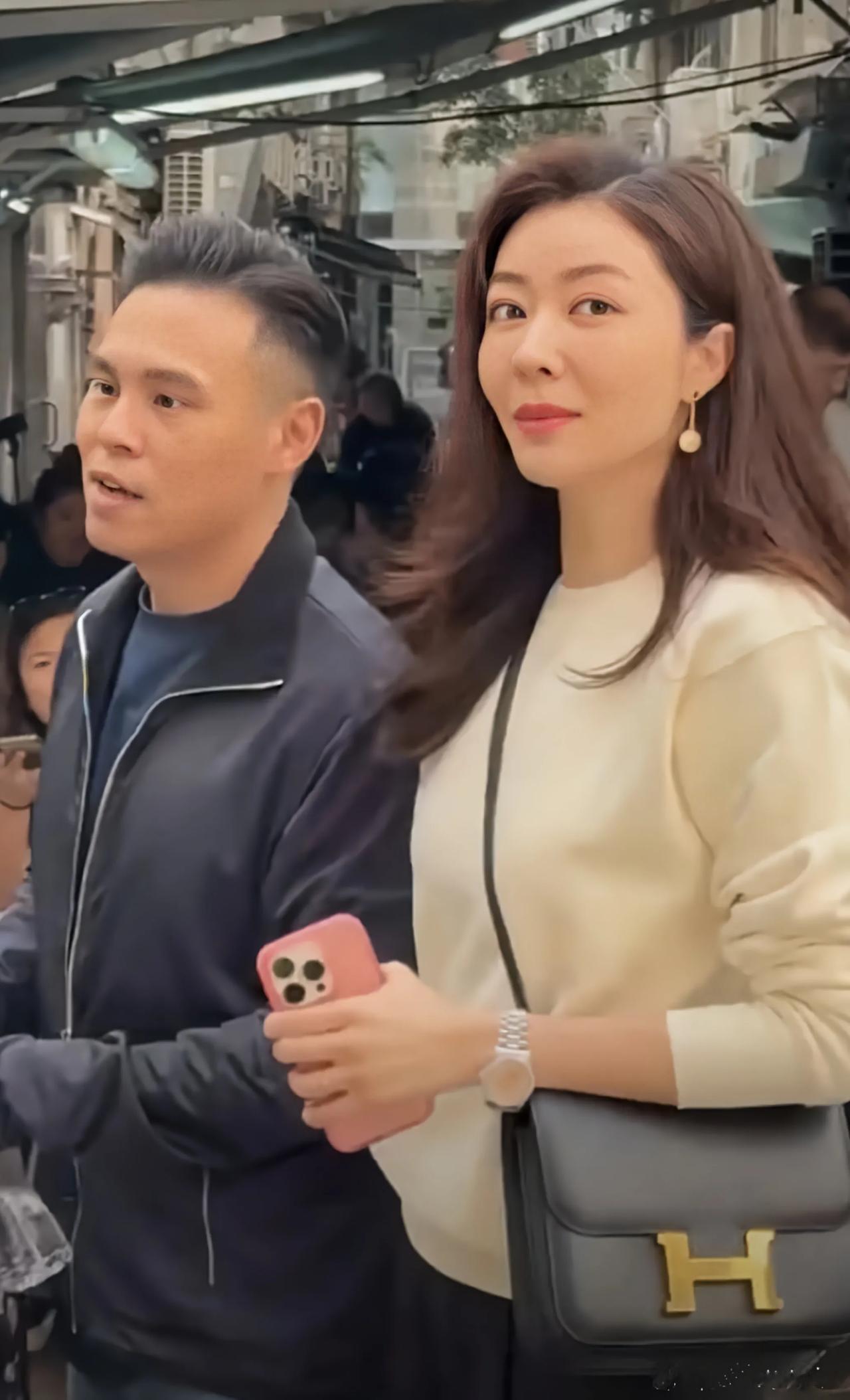 熊黛林离开郭富城大错特错，郭富城那么帅气又有才华，也是娱乐圈里的大咖。
熊黛林和