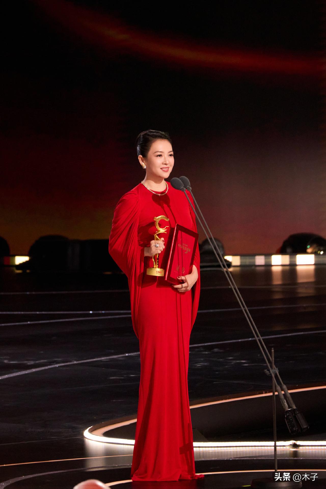 真的服了！章子怡不愧是章子怡！
CMG红毯生图一出，我算是彻底懂了：什么叫内娱独