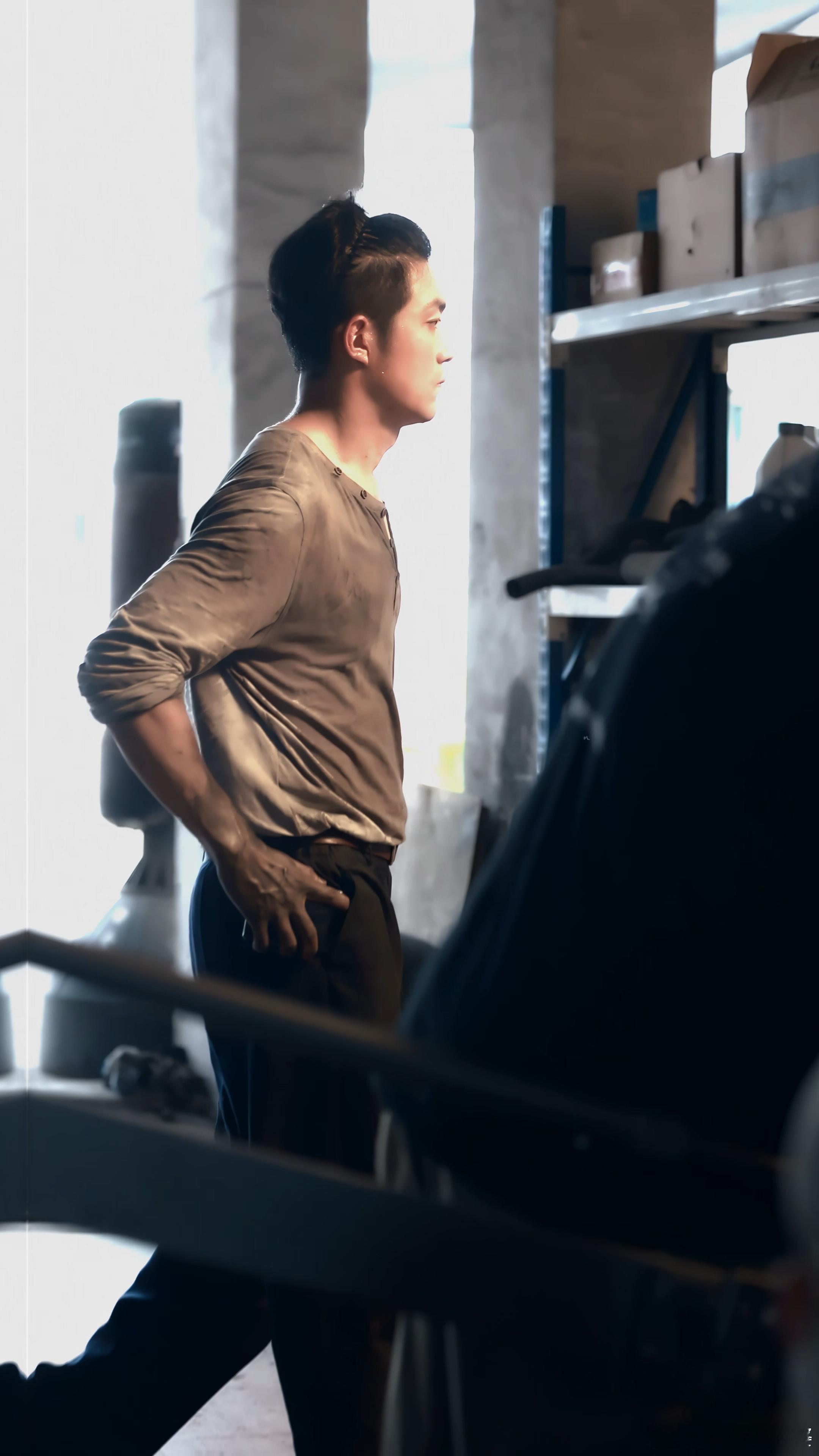 让李泽锋演上恋爱脑阴湿男了从相遇就是蓄谋已久！程小东因电台一句话执念半生🥶李泽