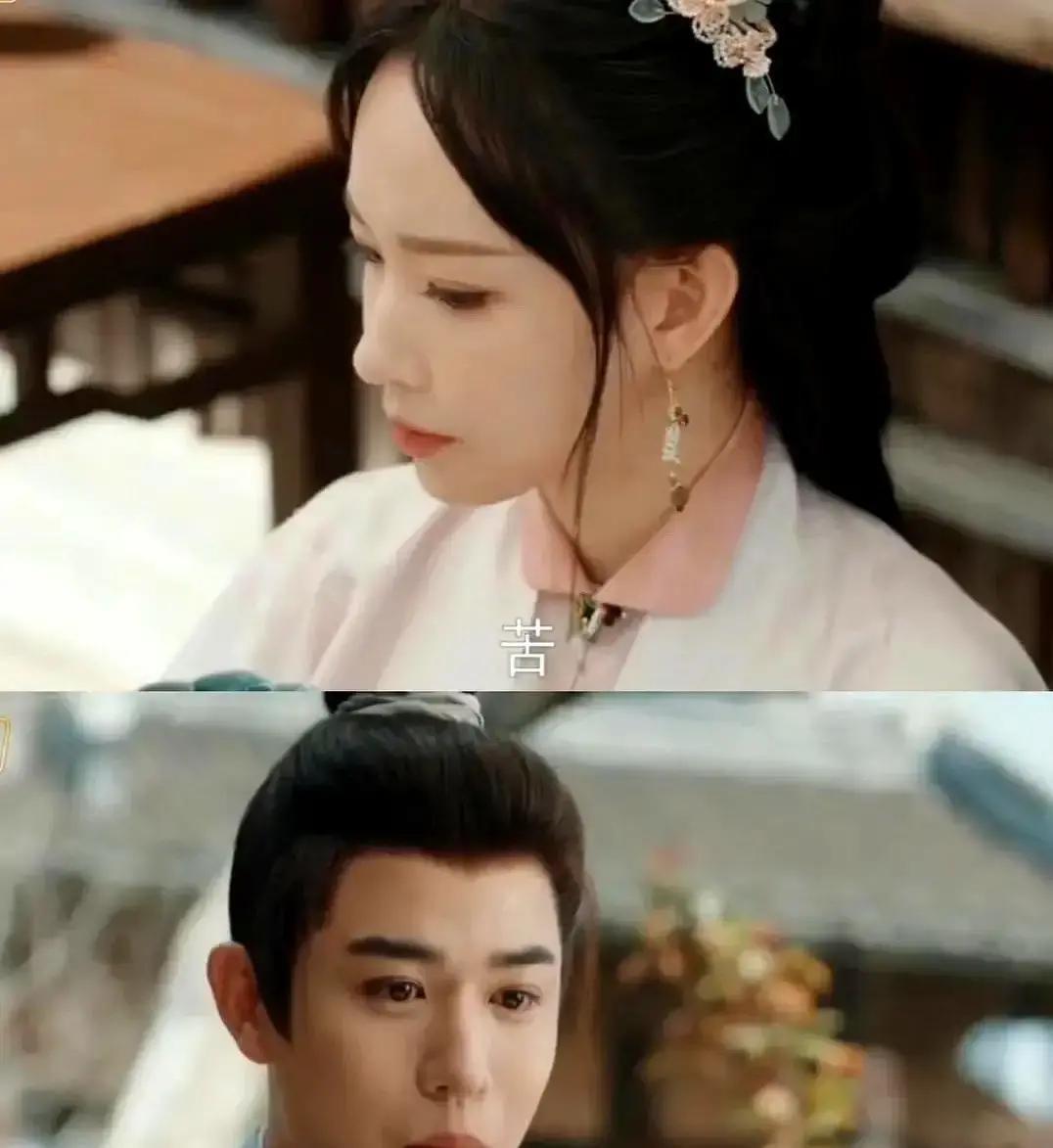 《金枝玉叶之荣府往事》官微刚发了新剧照，荣府大小姐跪在祠堂里，背后一屋子人站着。