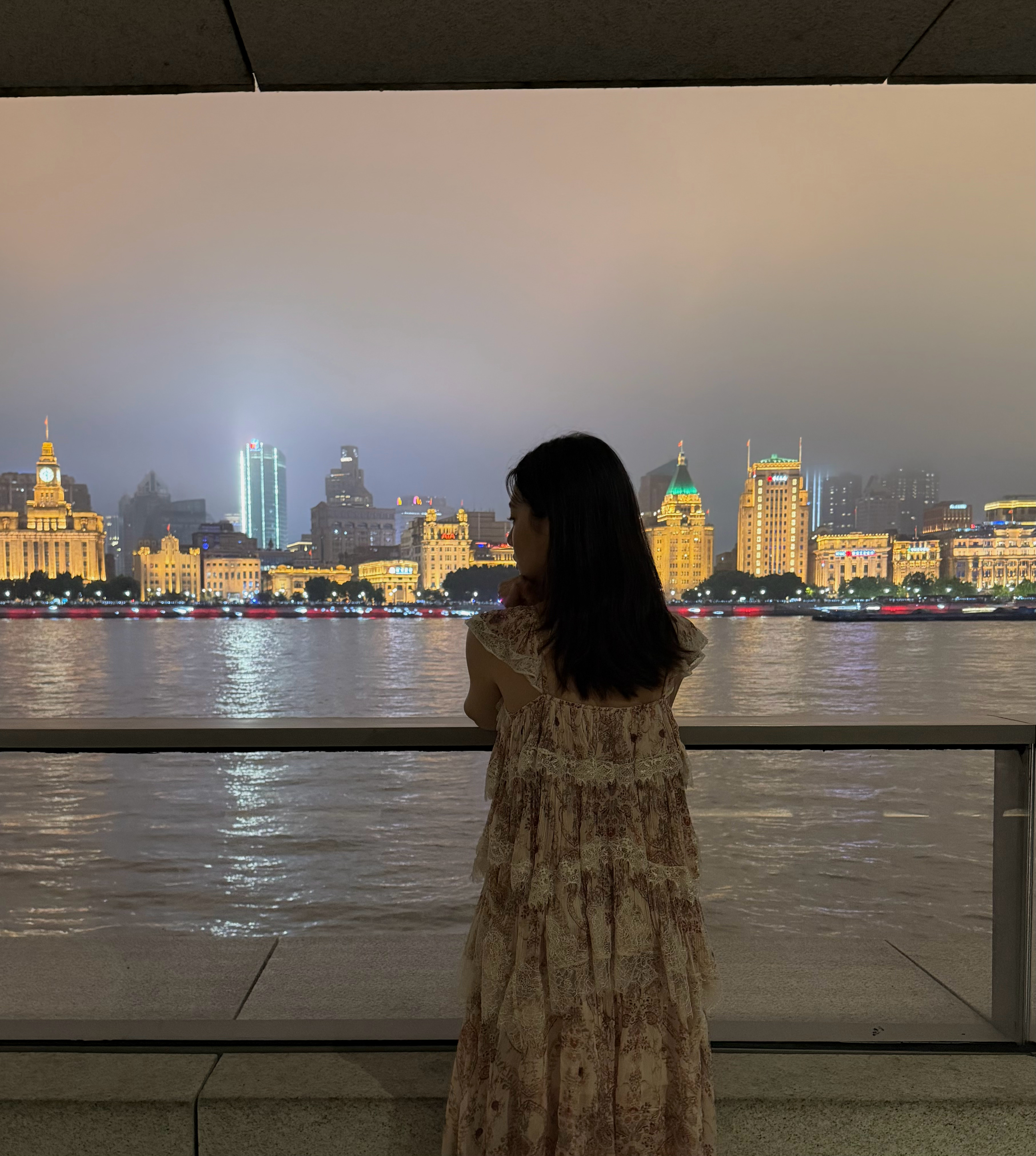 我发现我的中短发搭配职业装很知性但如果不打理搭配连衣裙。。👇🏻到底啥意思！！