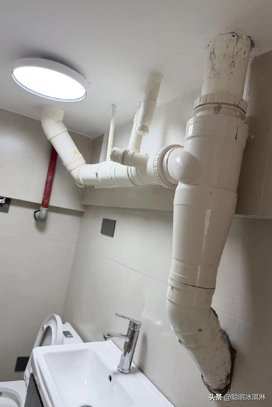 谁能告诉我，
这东西该怎么遮？
真的是太难看了…