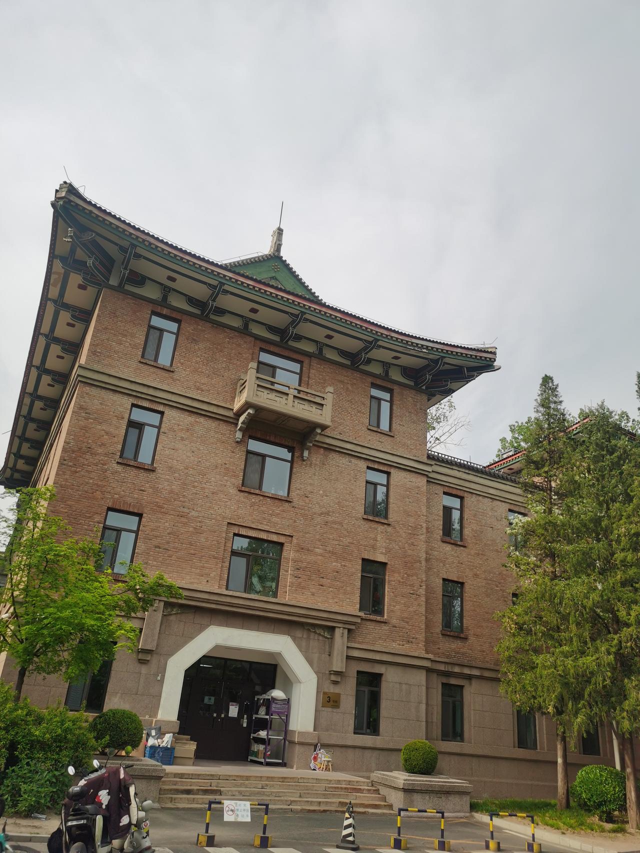 清华园吃喝玩乐一天，希望4年后儿子也能成为园子里的一份。