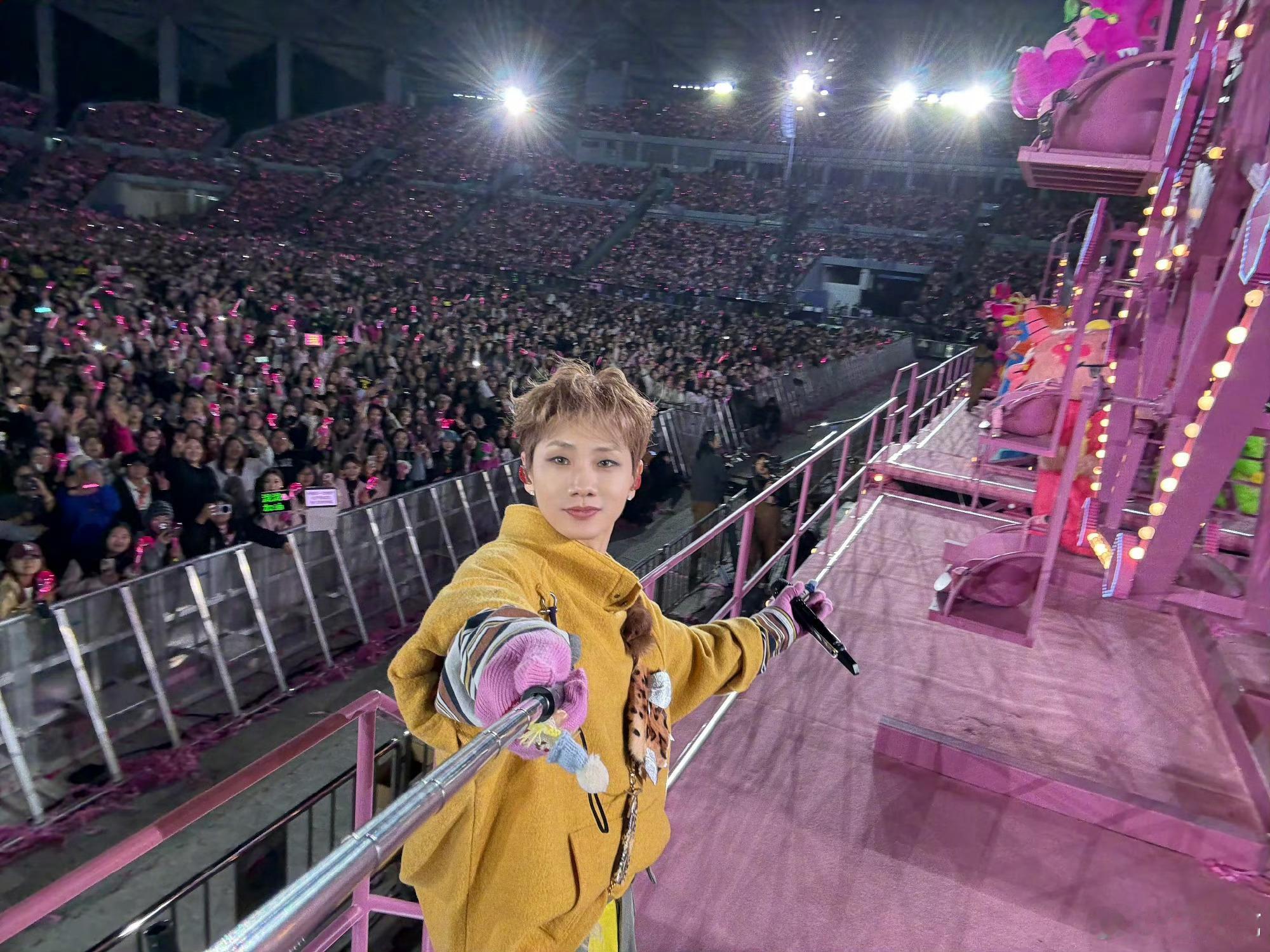 汪苏泷收官场真粉率百分之百 舞台满是诚意，收官之夜星光璀璨，座无虚席，这份爱意只