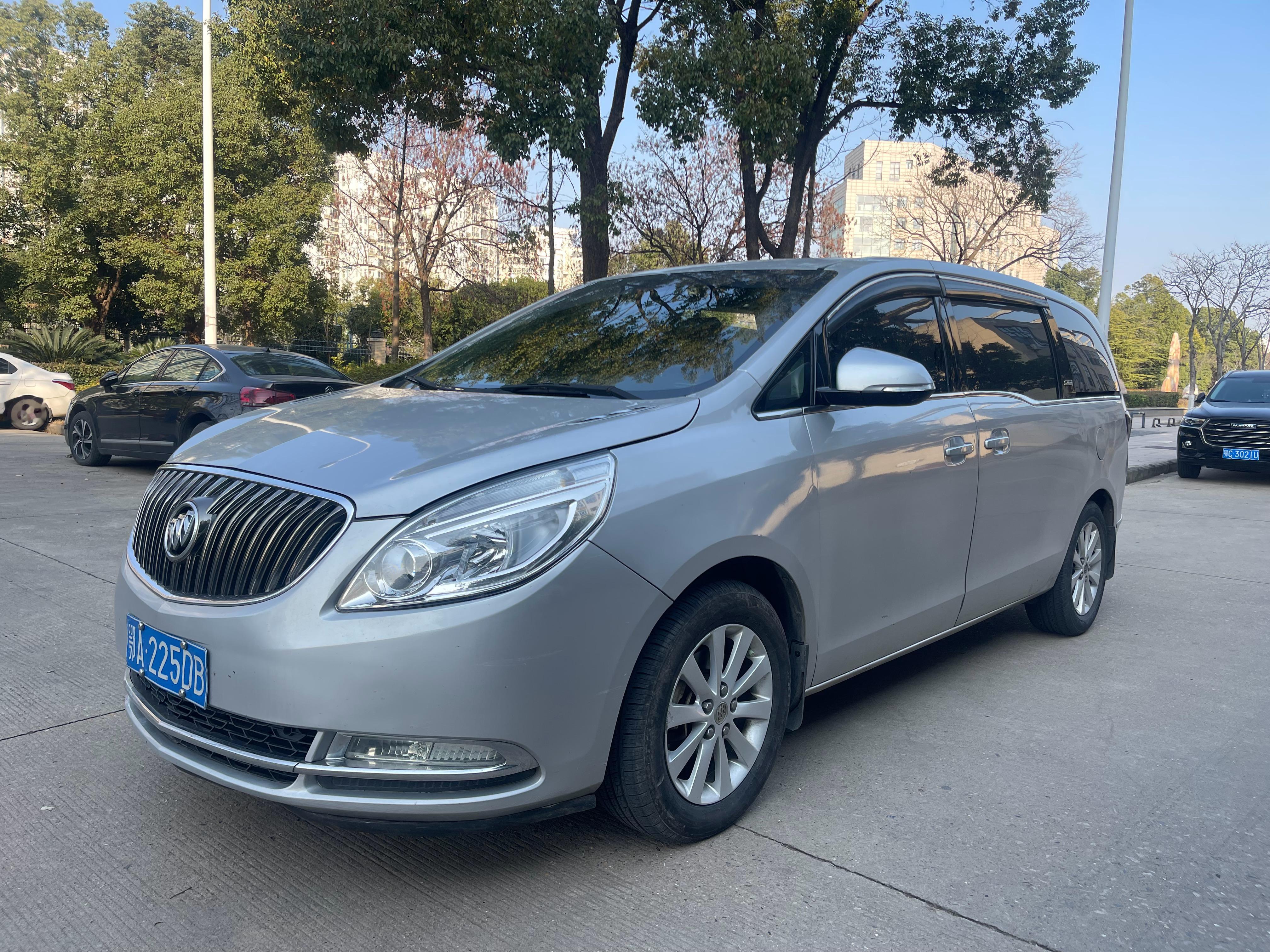 胖头鱼到店更新一组2015年新款别克Gl8外观组图真的挺好看，明天洗个车，再拍下