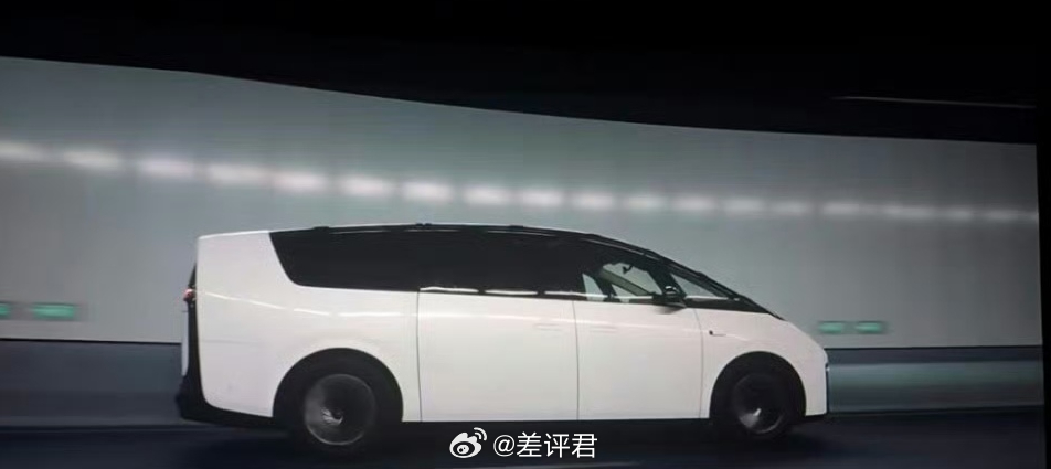 #差评说车# 春节档就看了《飞驰人生3》，看了下除了主角的奥迪A3、最大对手GR