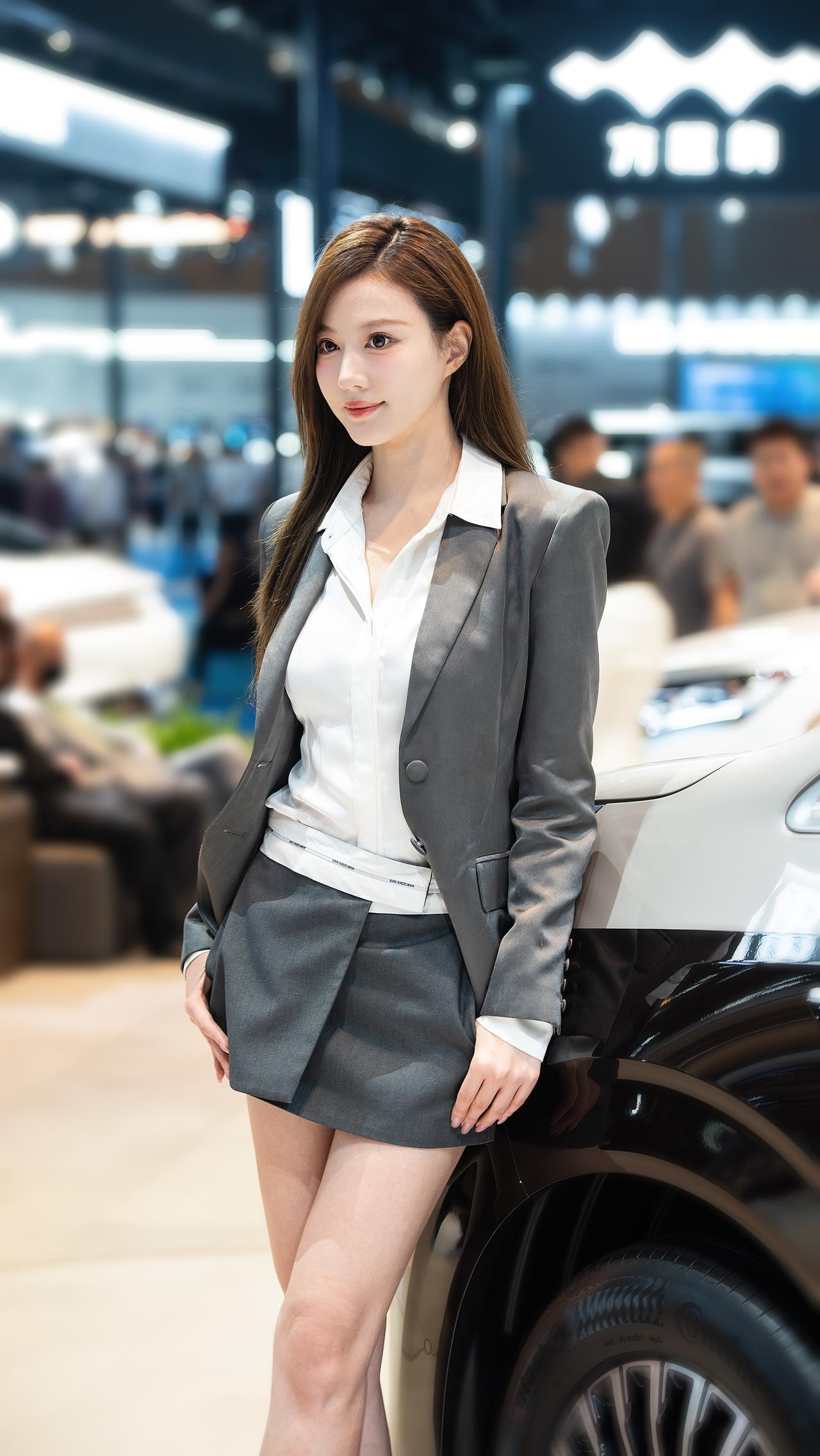 牛牛车展模特 成都车展现场车展妹子