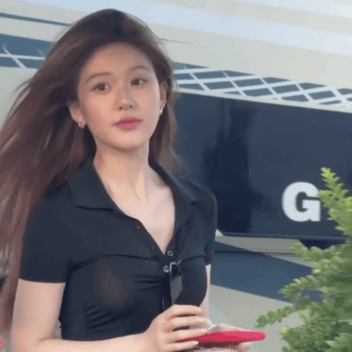 谁简简单单一件黑t即封神了 ​​​