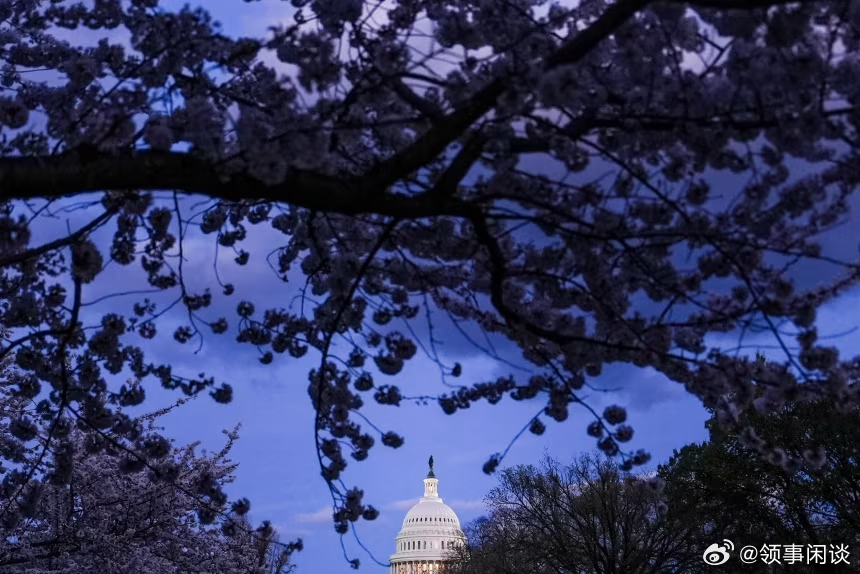 【许多美国人对两党都感到不满】[美式民主两害相权取其轻]（CNN）根据CNN委托