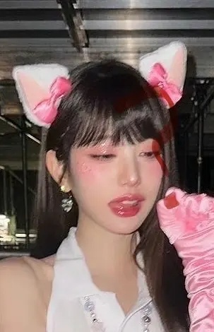 张元英怎么总是拍这些男宁的图啊 ​​​