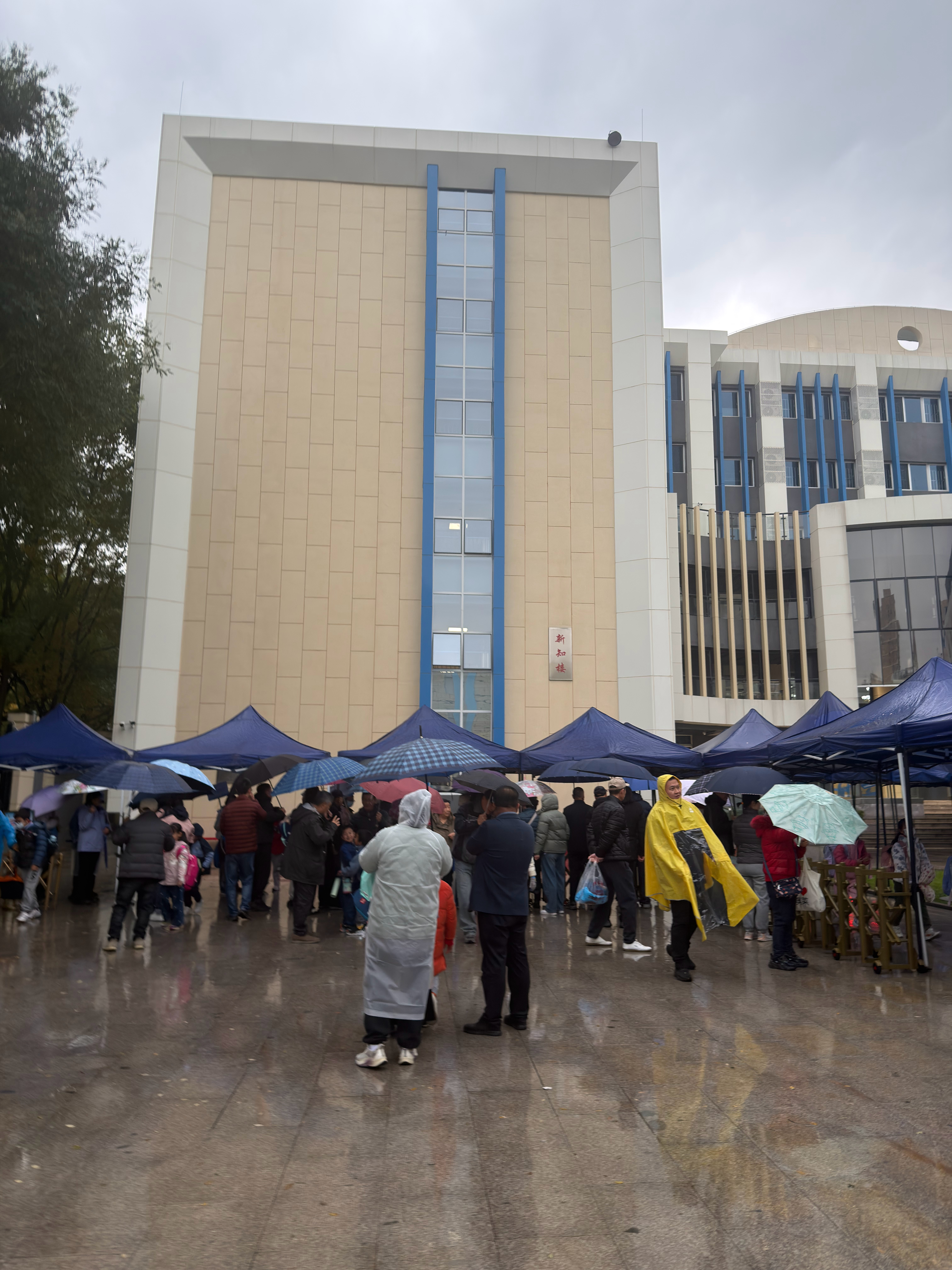 小火箭今日日记:好消息:我那出差的妈妈终于来接我放学了[抱一抱]坏消息:我那不靠