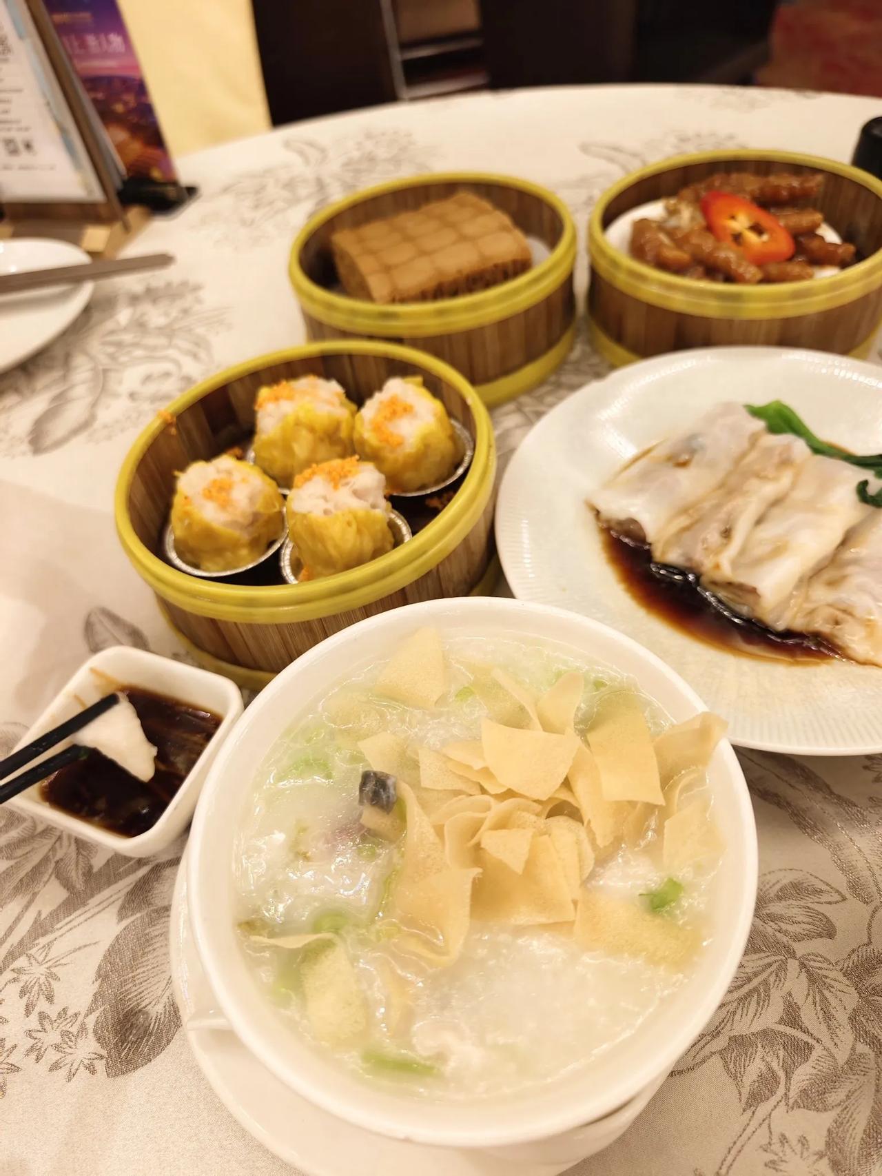 食在广州，味在顺德！
被顺德菜种草的不知道第多少天
终于来拔草了

顺德早茶餐厅