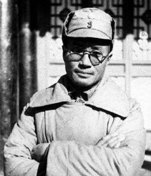 1950年，一位彝族青年到部队寻亲找刘伯承，凭一面旗帜证明：他真的是我的亲伯伯吗