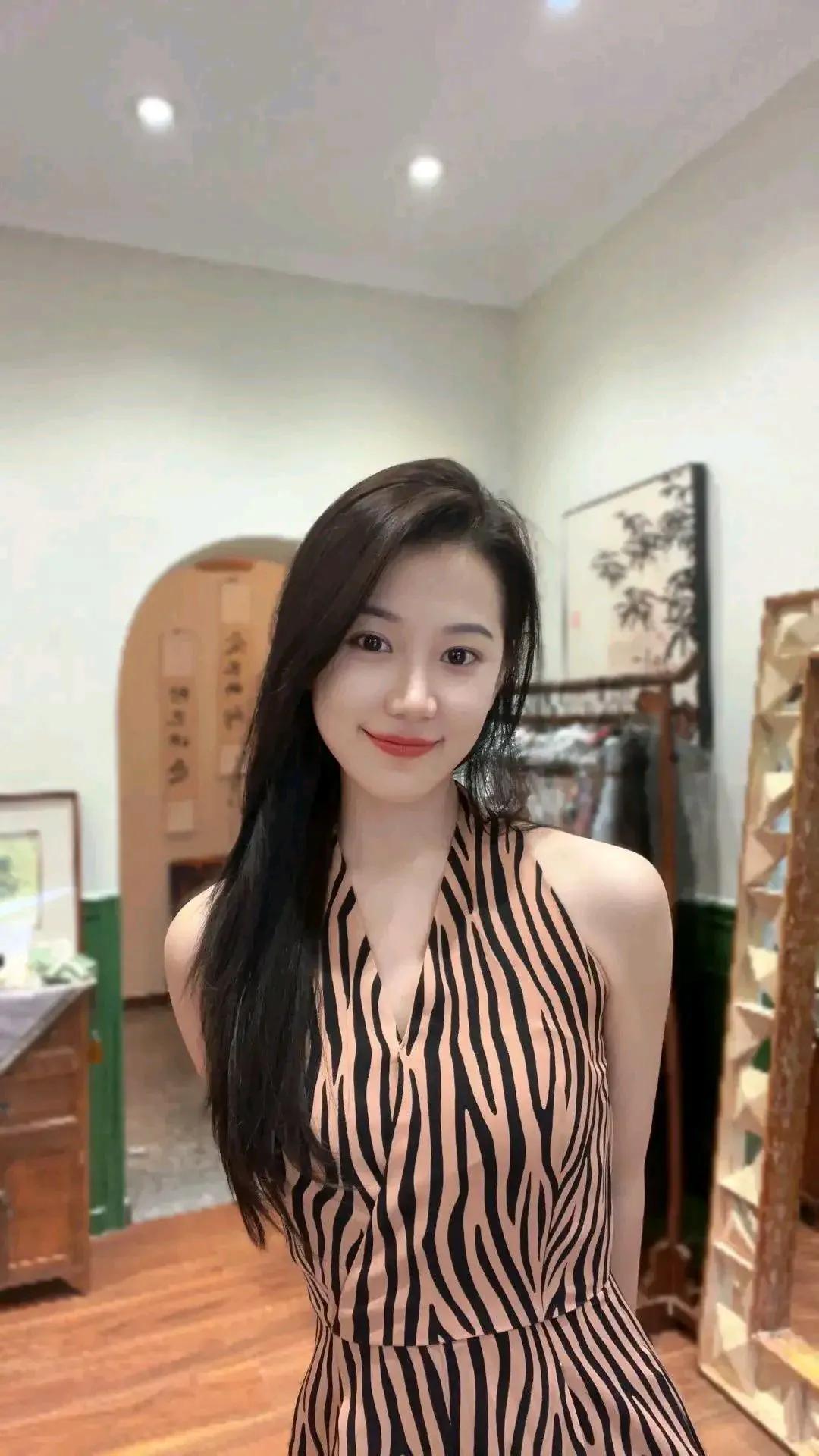 以后还是不要亲男朋友的嘴了，有可能他都亲过前任的脚。
我多少有点这方面的洁癖，我