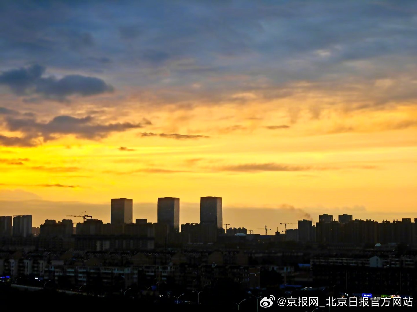 【#北京525遇壮美晚霞#】#祝我自己如晚霞般绚烂# #今天北京真好看# 5月2