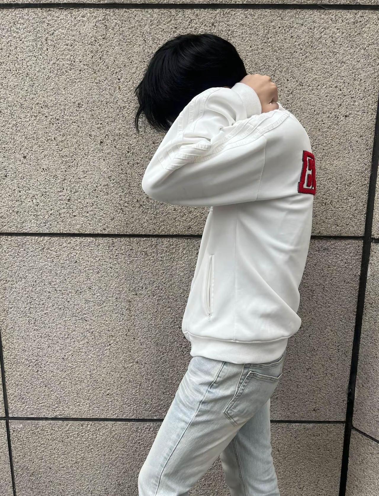 他不是出轨他只是对我的爱溢出来了刚好有人接住了.