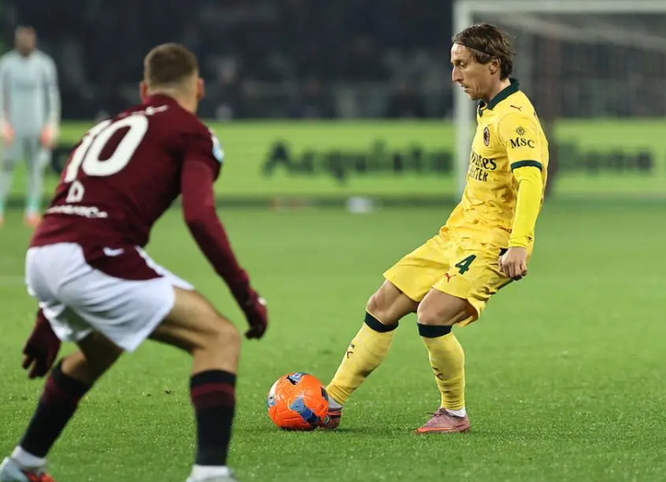 替补双响+让二追三！AC米兰3-2攻克梦魇之地 重返意甲榜首都灵2比3ac米兰 