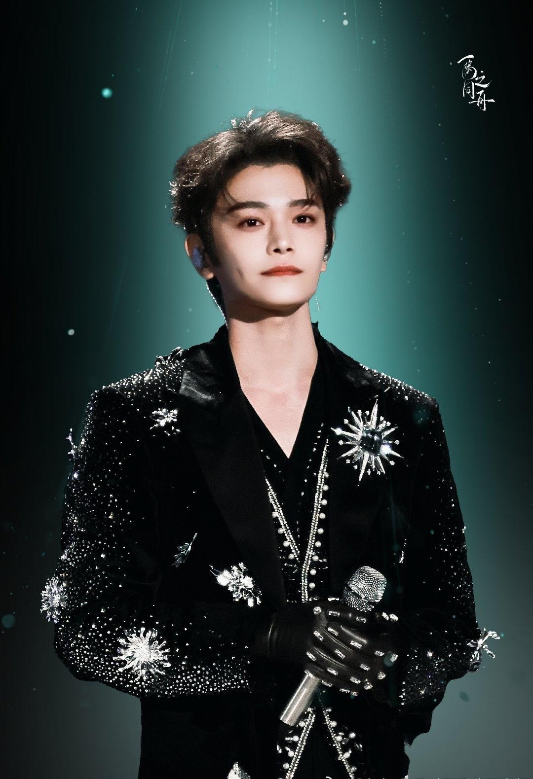 丁禹兮撕碎古偶标签，陈伦身上优雅与疯批共生，眼神戏里全是角色的魂
@丁禹兮 
丁