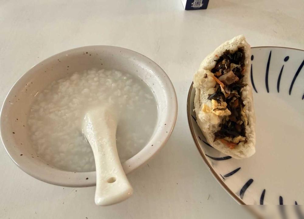 非必要，不进食！

以前我把“嘴馋”当成身体提醒，办公室里一有零食就跟着吃，饭点