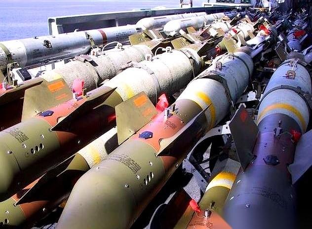 老美那边有人在论坛上问，要是200颗核弹头一口气砸过来，我们接不接得住？
说实话