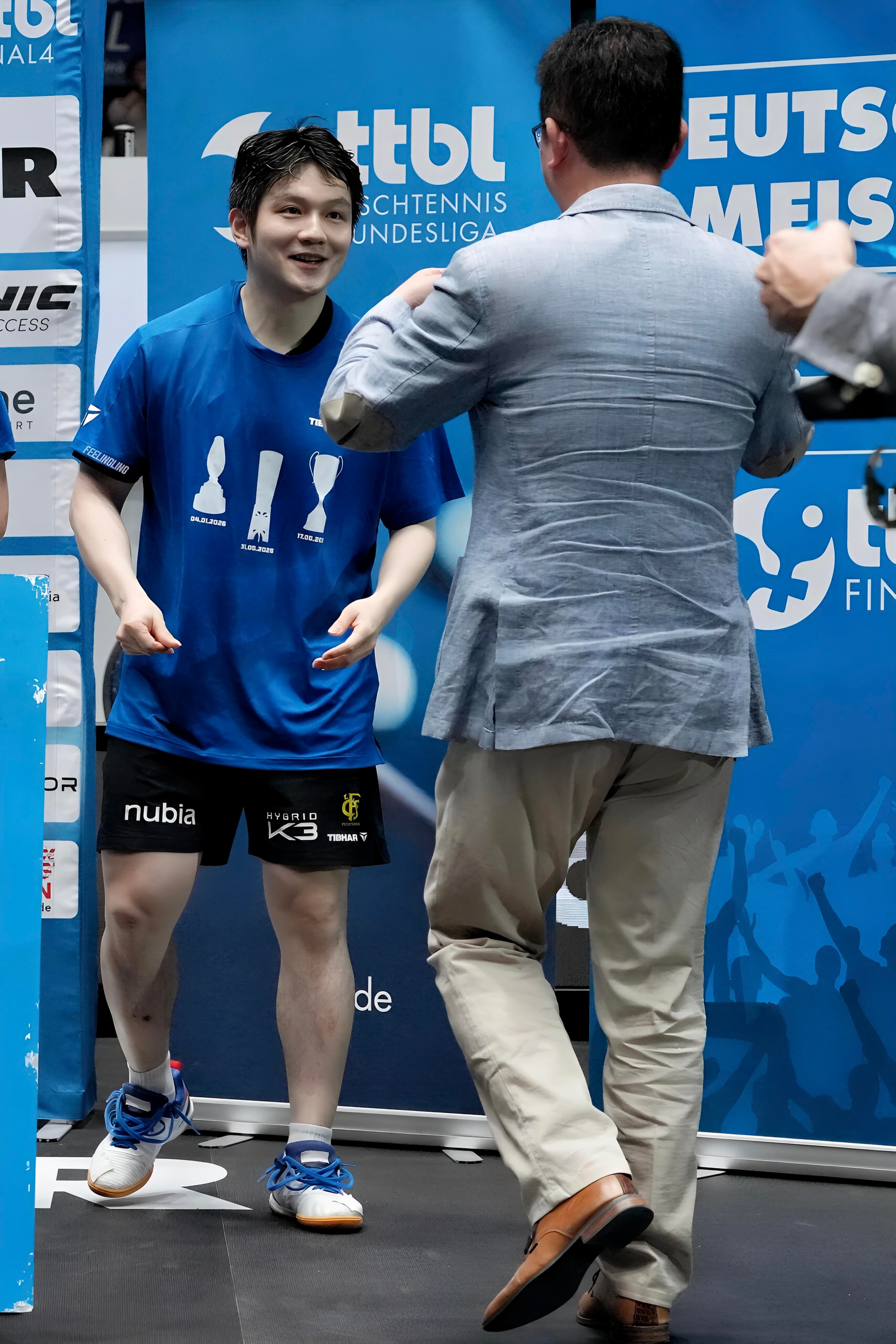 黄领事：振东的奖牌🏅必须由我来带！ 