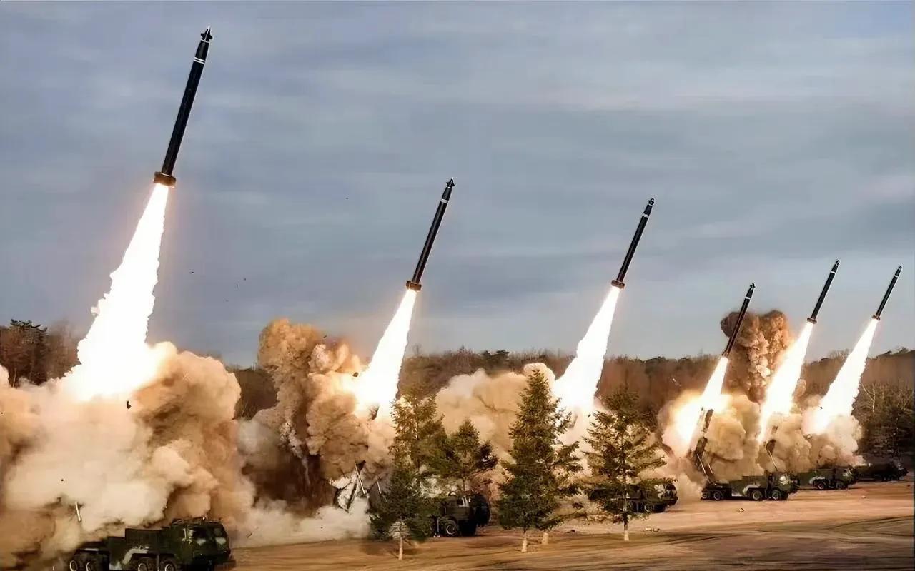 19日凌晨，大批导弹密集射向日本海，高市早苗这下尝到后果了。
 
此次朝鲜密集发