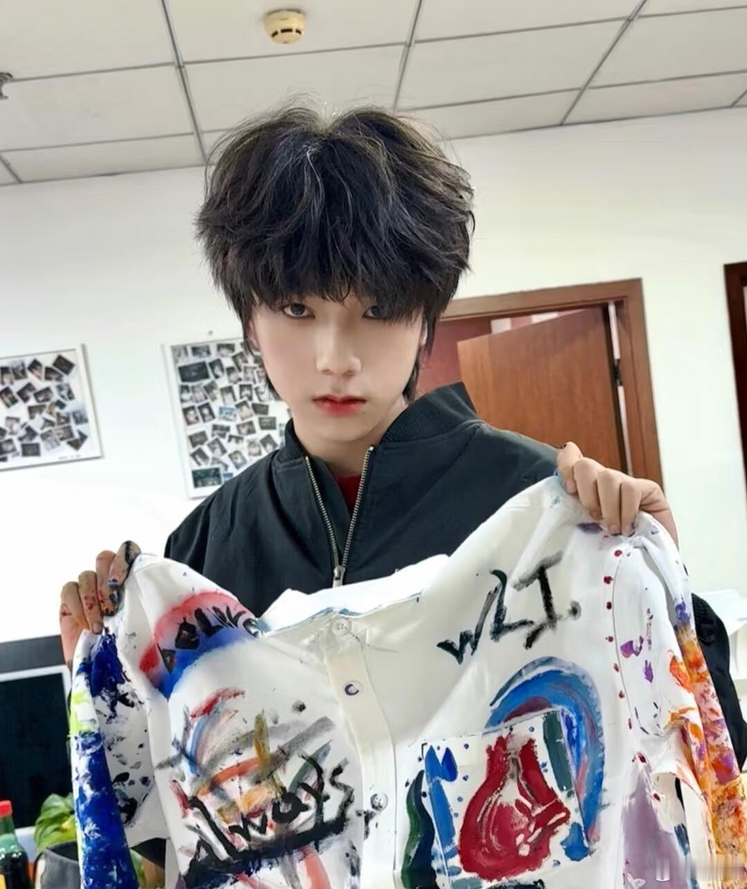 王橹杰高会粉丝数断层10w 橹橹颜值真的太能打了！干净清爽的少年感拉满，五官精致