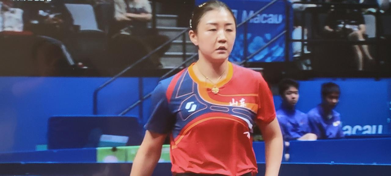 陈梦太棒了，第一局11:5大比分战胜孙铭阳，取得首局胜利！[比心][赞]
陈梦虽