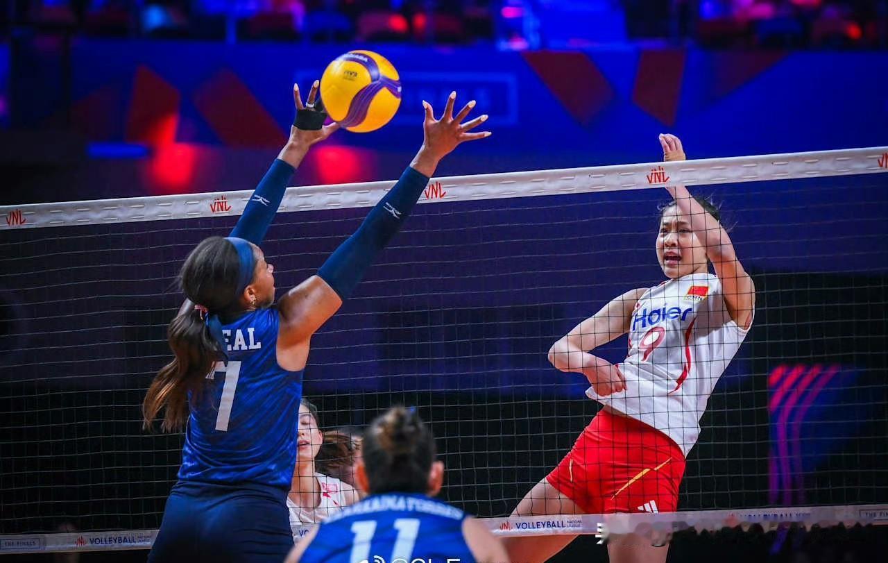 中国女排3-2美国女排 半决赛战土耳其
7月23日澳门中国女排联赛总决赛
最后一