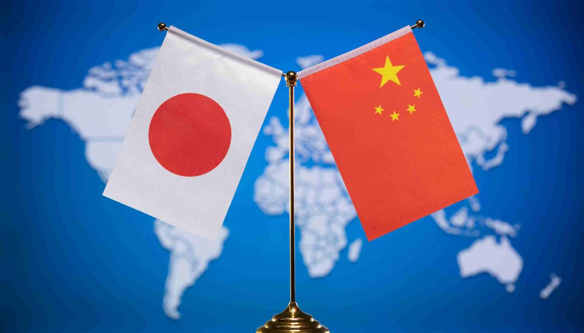 无论是中国的导弹，还是中国的航母，日本都不怕。日本怕的只有两点，一是中国的继续加