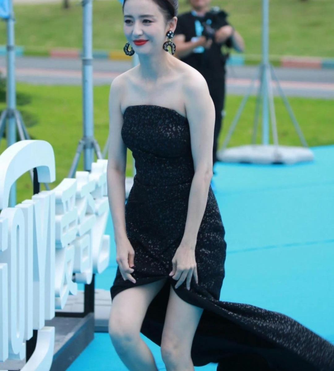 离了婚，还能跟前妻孩子坐一桌吃饭的男人，你见过几个？前夫哥最近这波操作，吃瓜群众