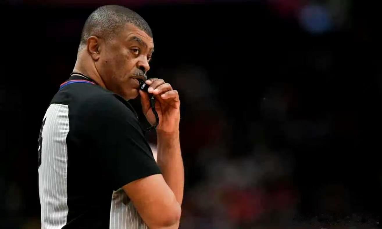 媒体人热议NBA西决G5裁判吹罚NBA西部决赛G5，雷霆主场迎战马刺。 比赛来到