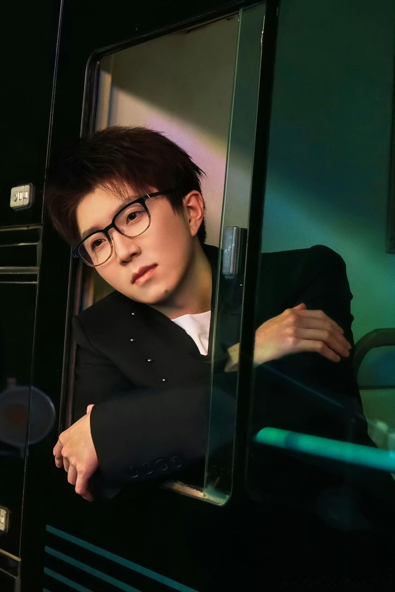 中秋有约了约的毛不易毛不易演唱会官宣开票 毛不易之前音乐节那个忍不住炫耀的表情应