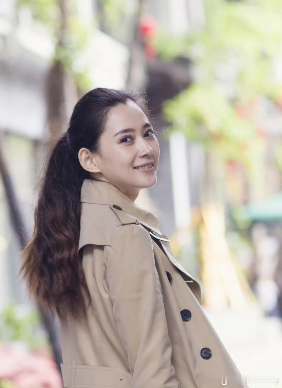 今天突然被汪峰的新女友森林北给惊艳到，特意去翻了她的微博，发现她其实也就89年左