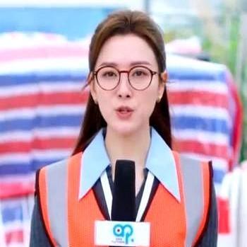 TVB 连亏七年，烧掉近 35 亿港元，裁员、直播带货都救不活，眼看要凉。
谁能