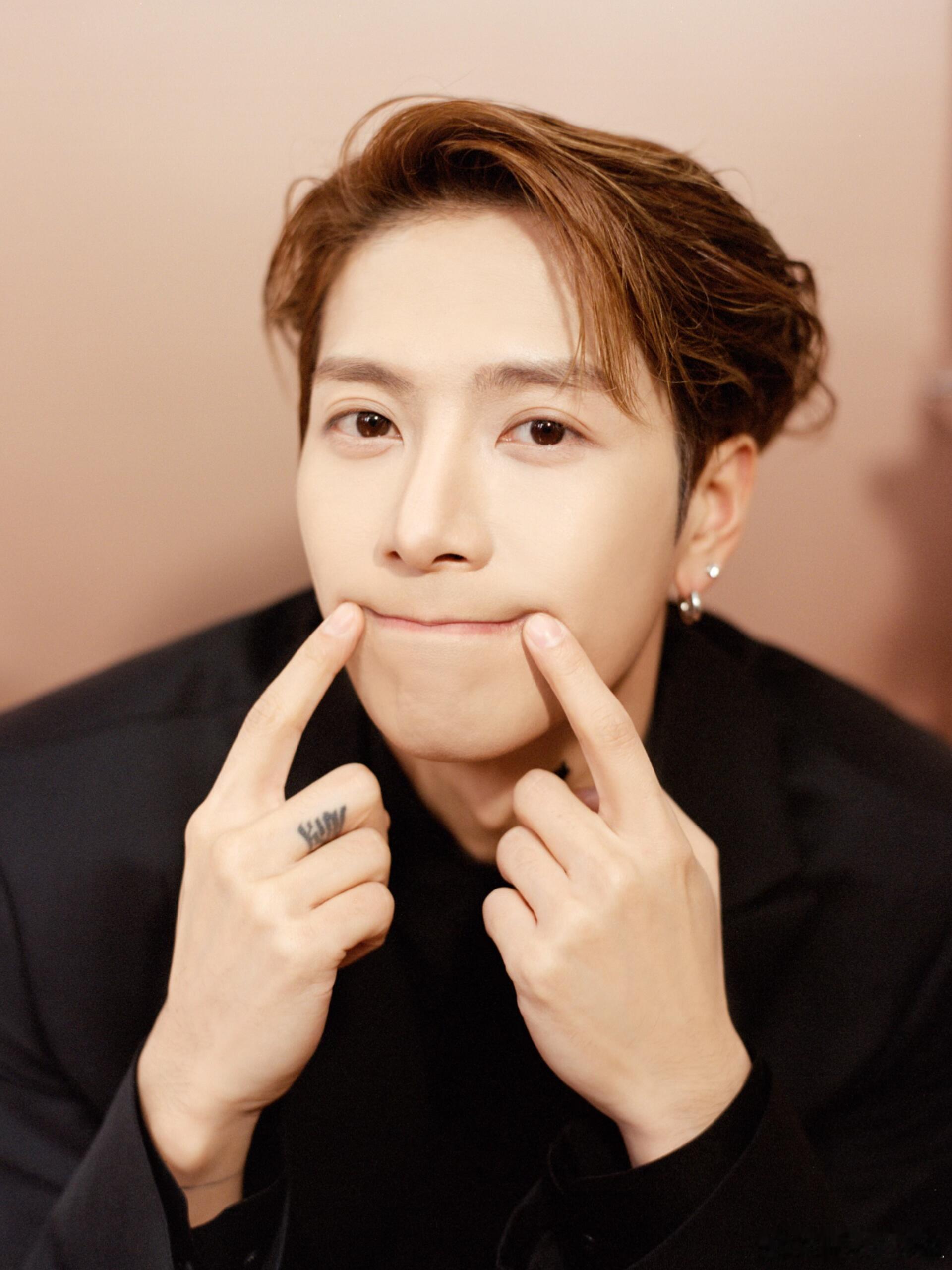 王嘉尔的帅 公认的 合理的 权威的 伟大的王嘉尔 wje王嘉尔阿玛尼全球香水代言