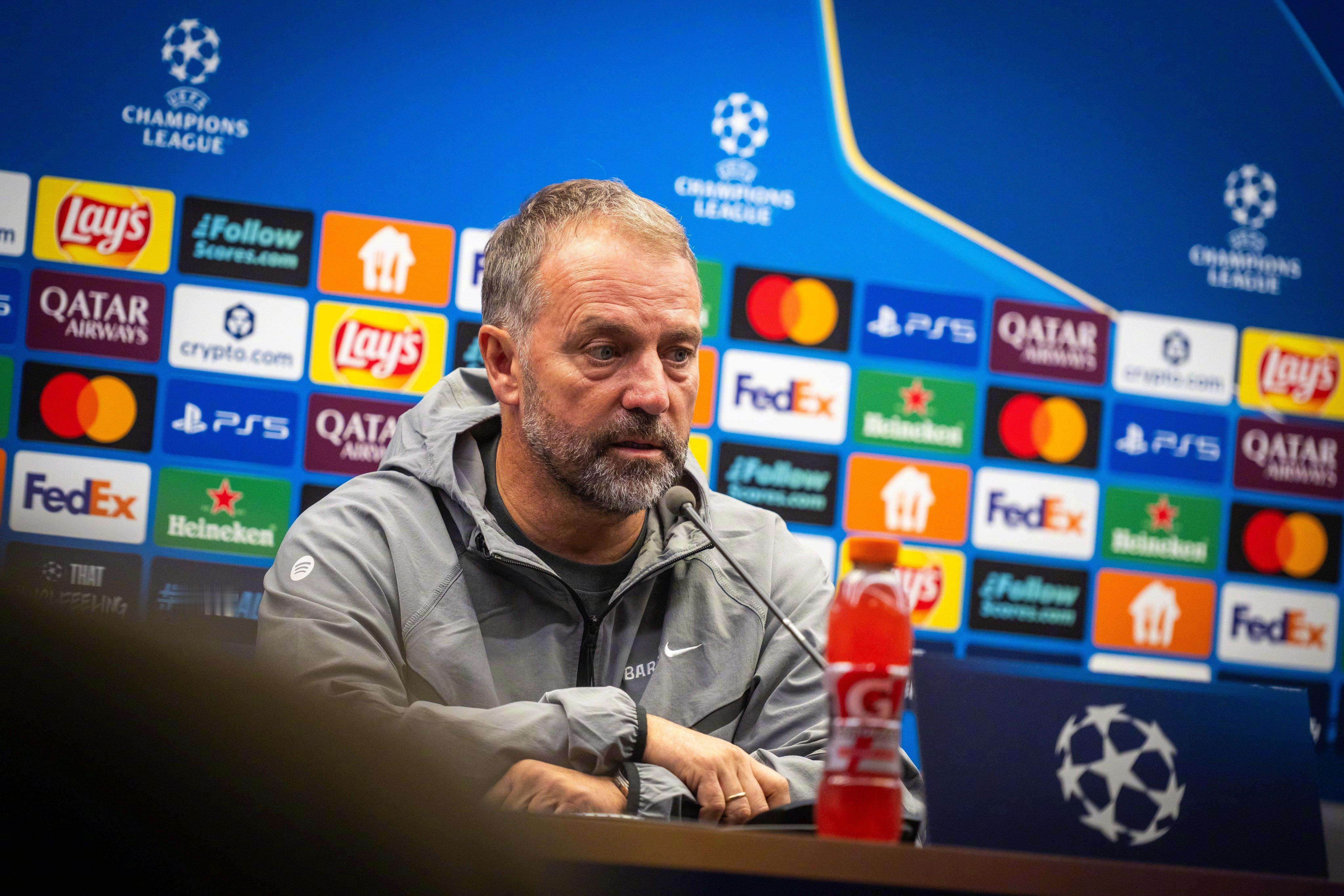 🎙️主教练弗里克在  的赛前发布会上表示⬇️【关于对手切尔西】🗣️“他们是世