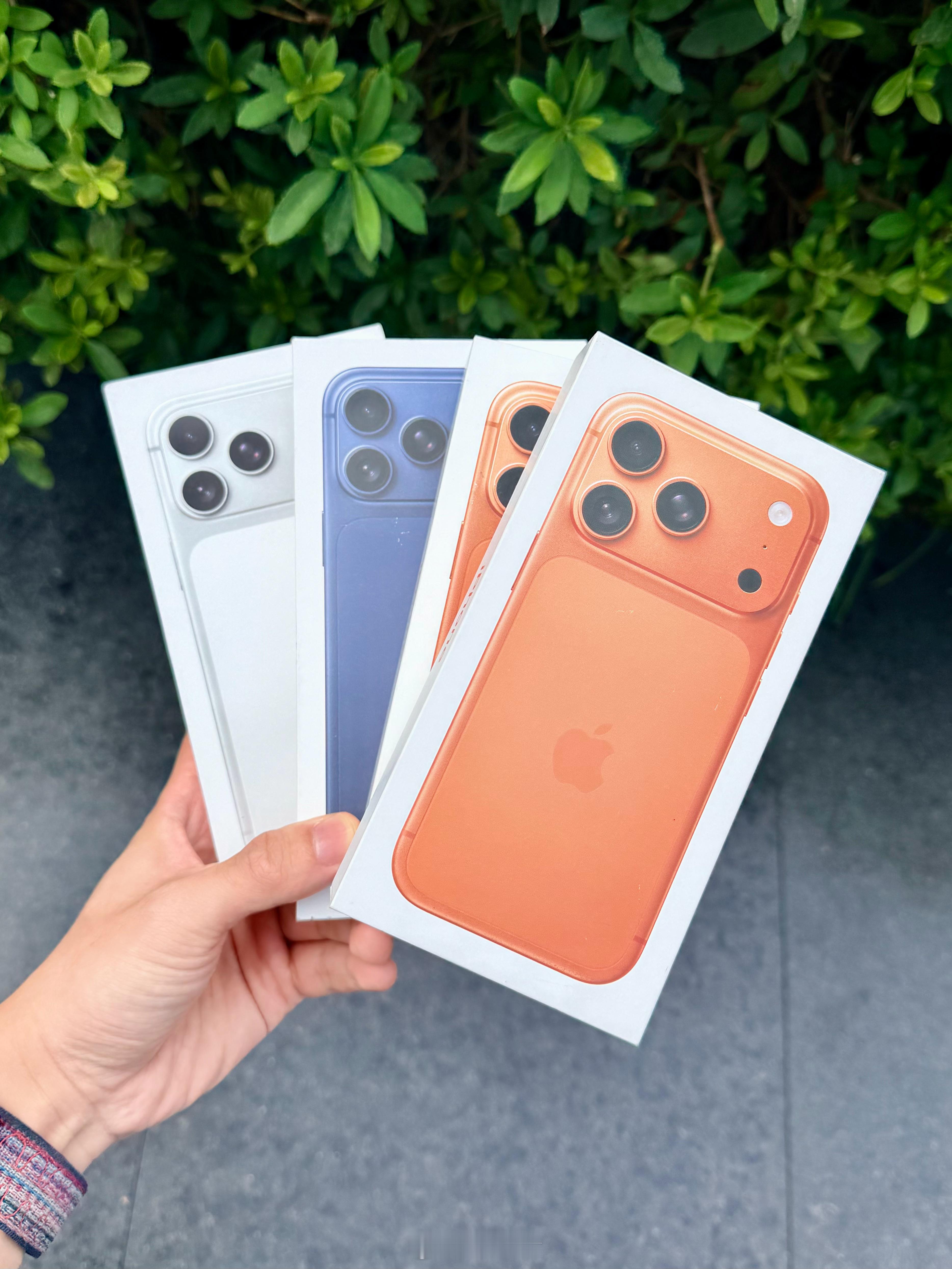 前天连麦，直播间遇大哥刷了好几个华子，小孙也是受宠若惊得知大哥就住深圳湾，今日也