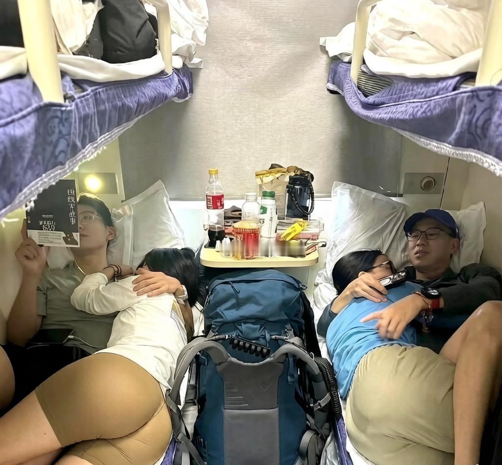 这样不尴尬吗？
是不是只要自己不尴尬，尴尬的就是别人？