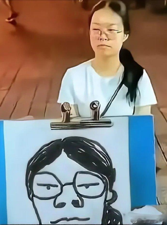 左侧是艺术的殿堂，右侧则是绘画的世界。 ​​​