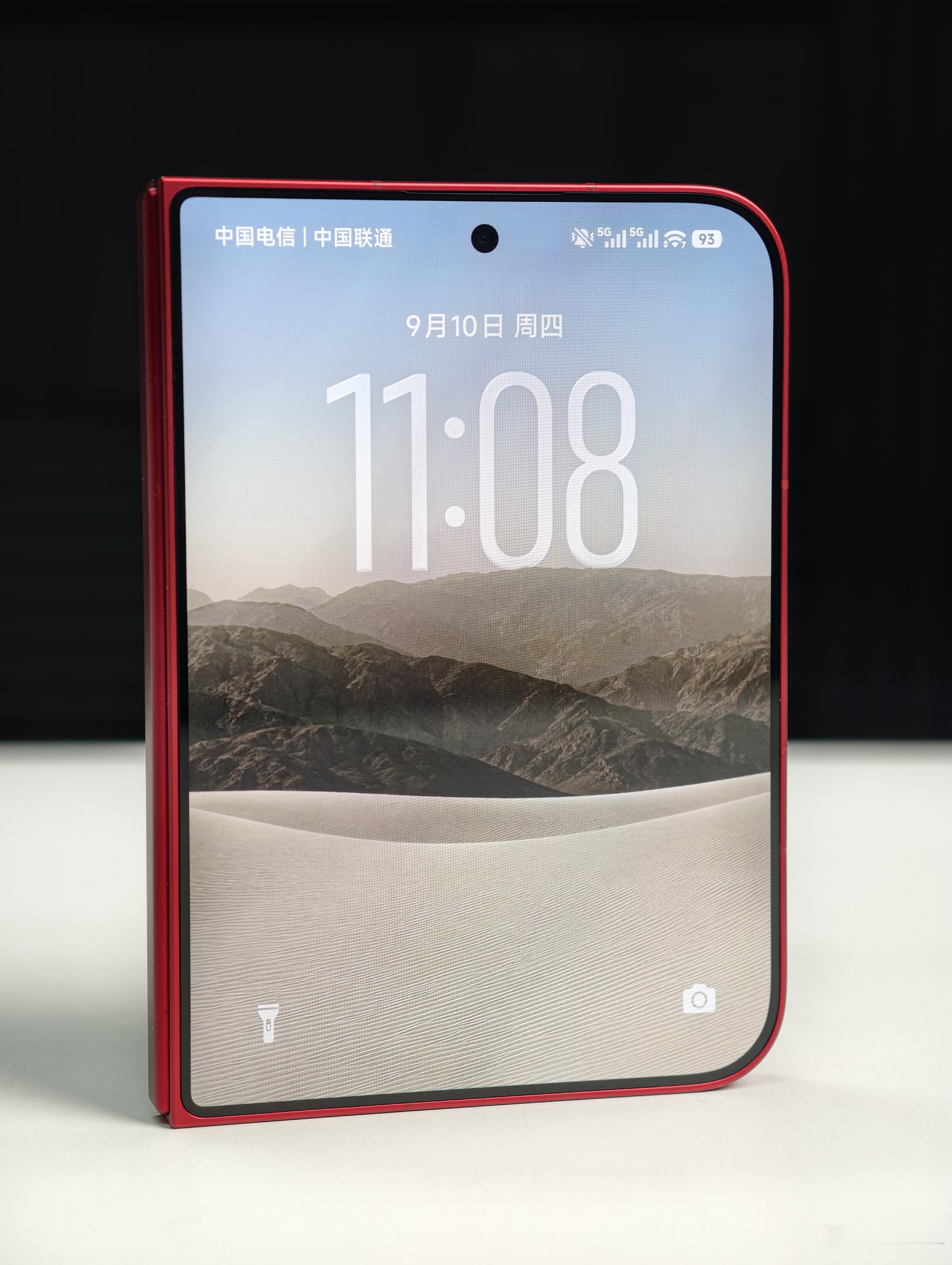 [doge] 用上了红色「iPhone Duo」（误 iPhoneDuo外屏不对