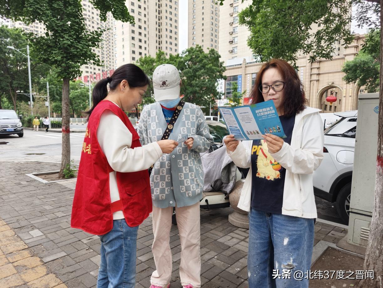 垃圾分类换新颜 绿色分类新风尚
—理工大社区开展垃圾分类回收主题宣传活动
  
