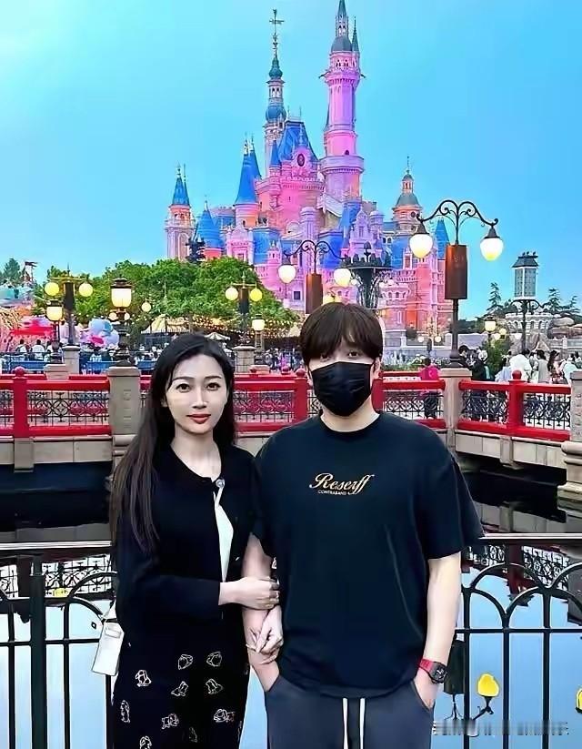 白冰出轨了，只因为对家放出他的聊天记录，在他老婆坐月子期间约粉，然后还叫别人瞒着