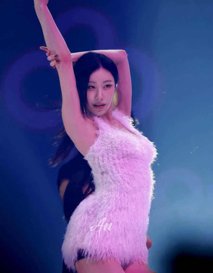 李彩领11月SOLO出道李彩领确定11月SOLO出道 期待李彩领solo[奶牛猫