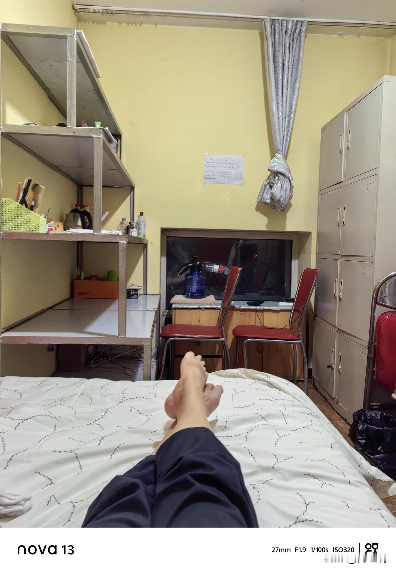 你们猜我住哪里，过去听过小说，进京赶考的举子去赶考，住店没房间了，然后住人家的柴
