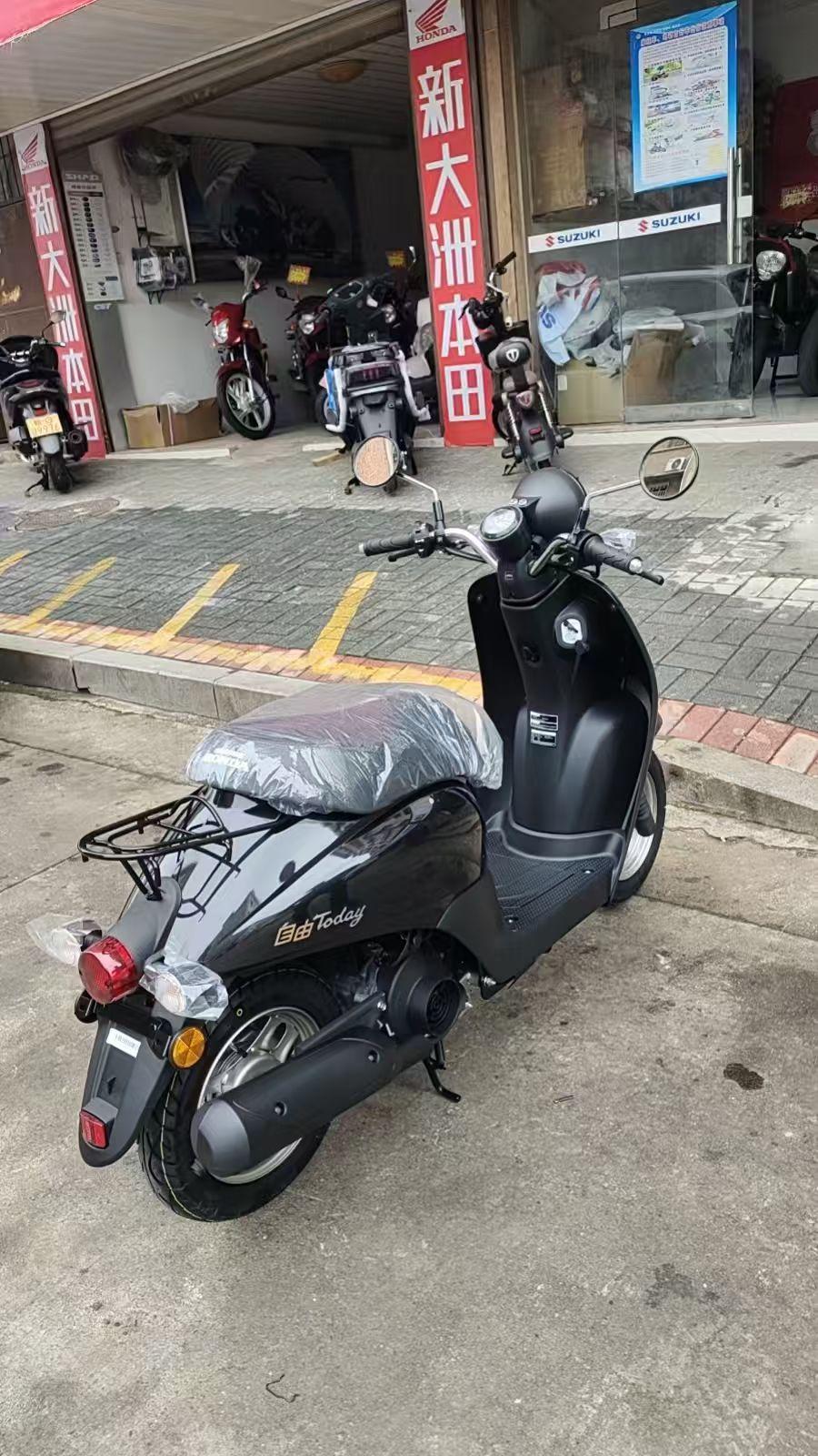 摩托车适合市区通勤代步吗?
我认为还是挺适合的。特别是在拥堵的城市里通勤代步，还